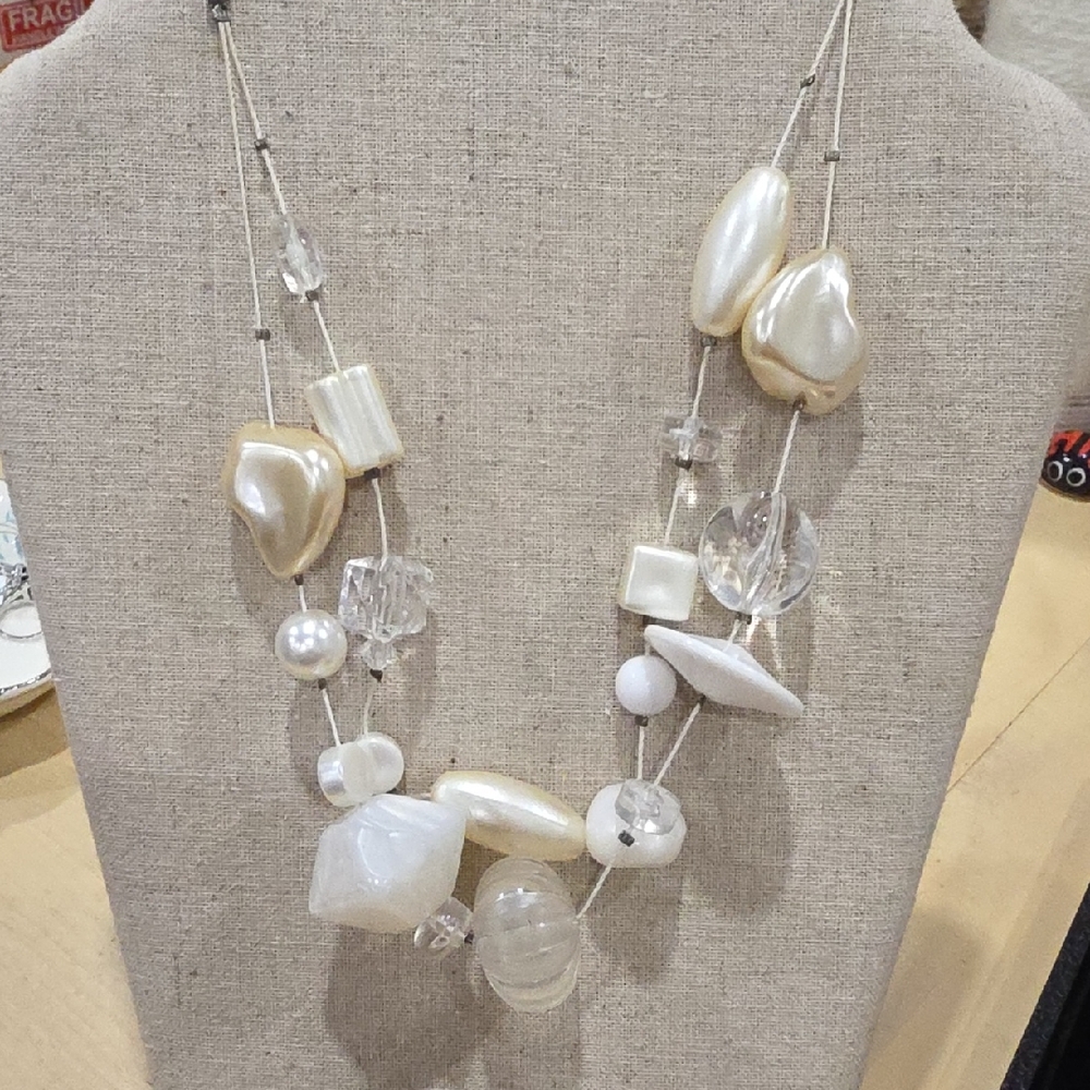 Y2K 90s Chunky Pearl and Crystal Necklace